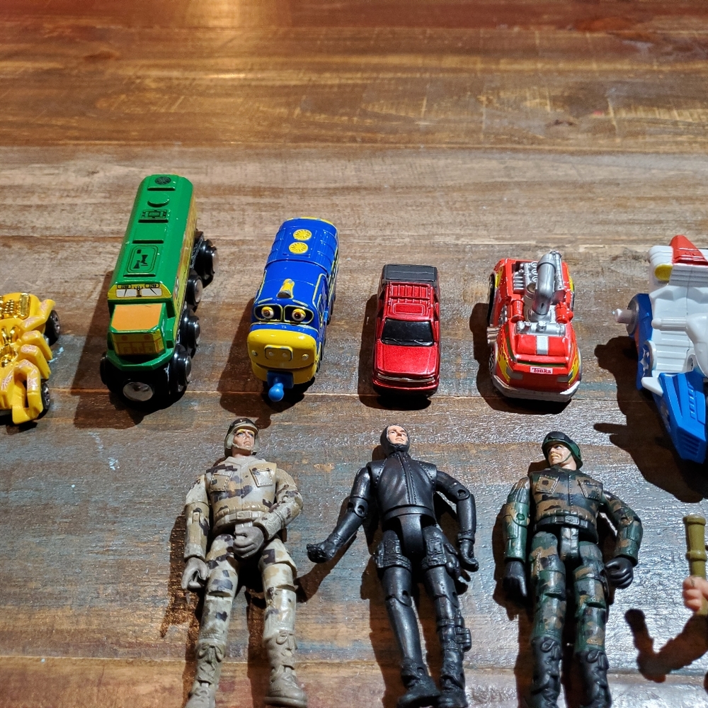 Lot of toy cars and action figures - Picture 4 of 4